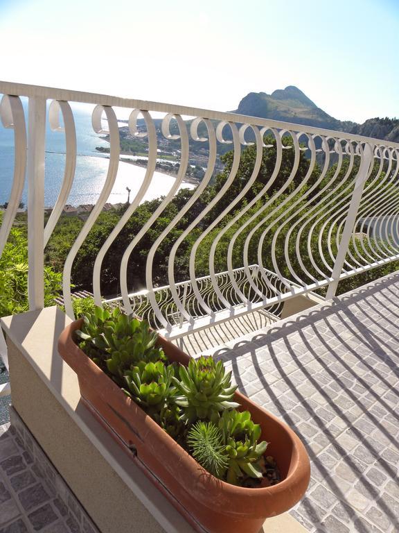 Holiday Home Figa Omiš Kamer foto