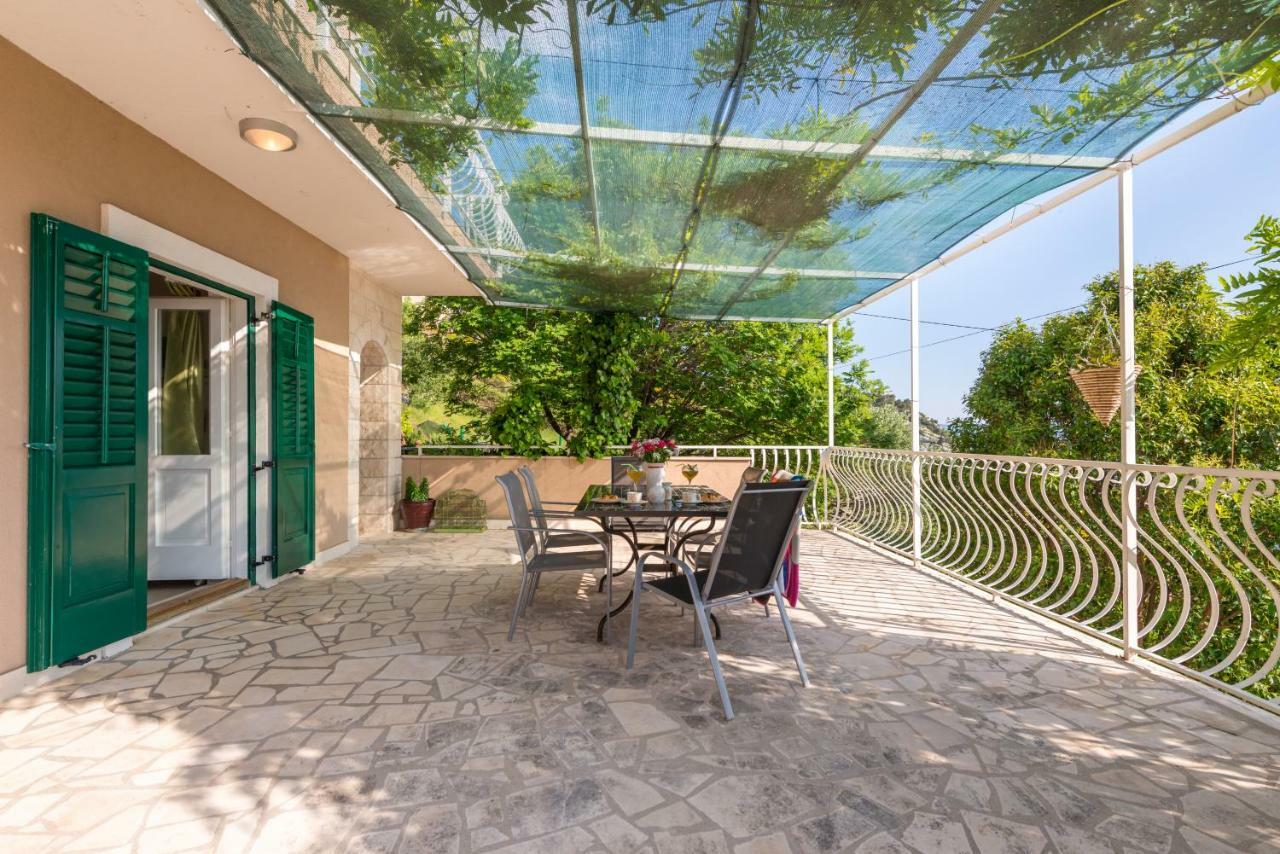 Holiday Home Figa Omiš Buitenkant foto