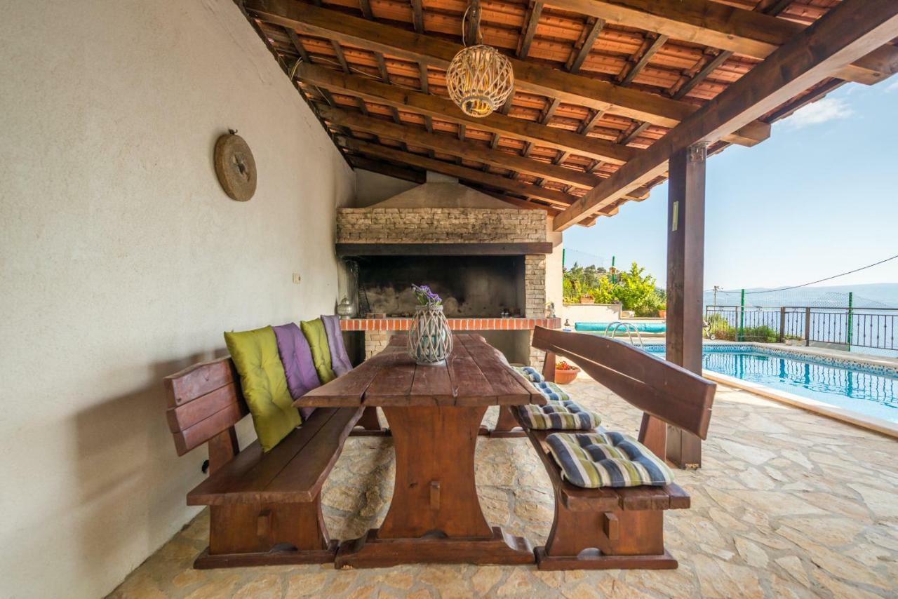 Holiday Home Figa Omiš Buitenkant foto