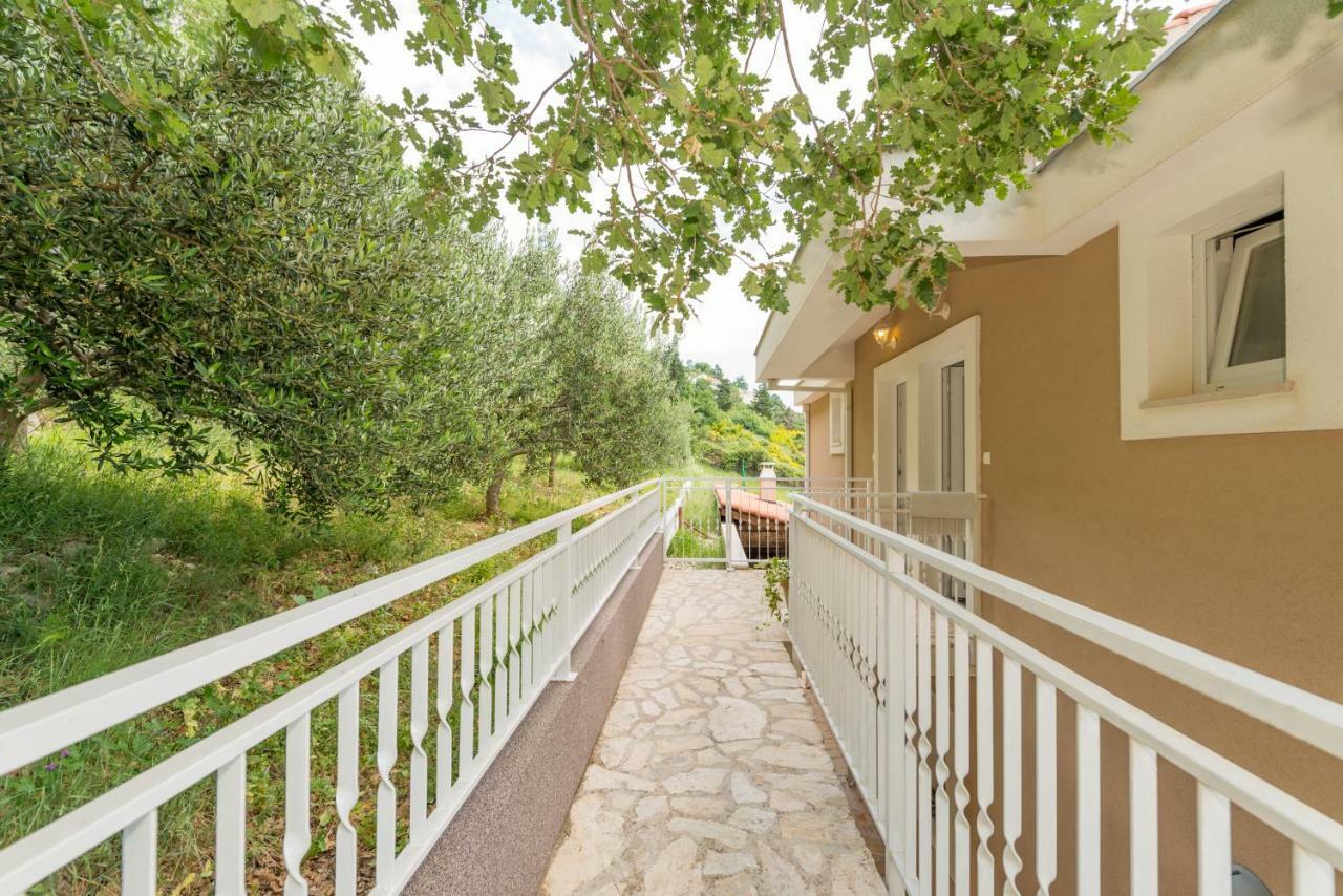 Holiday Home Figa Omiš Buitenkant foto